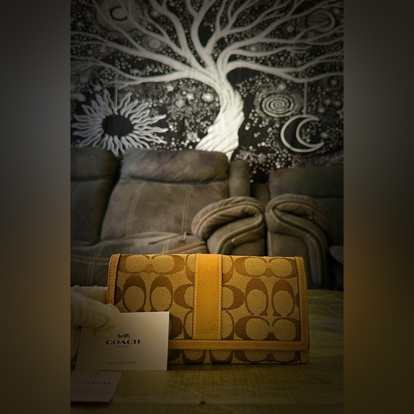 Vintage Y2K Coach Brown and Yellow Tapestry Decor clutch wallet ❌60% OFF SALE❌ - Picture 16 of 16